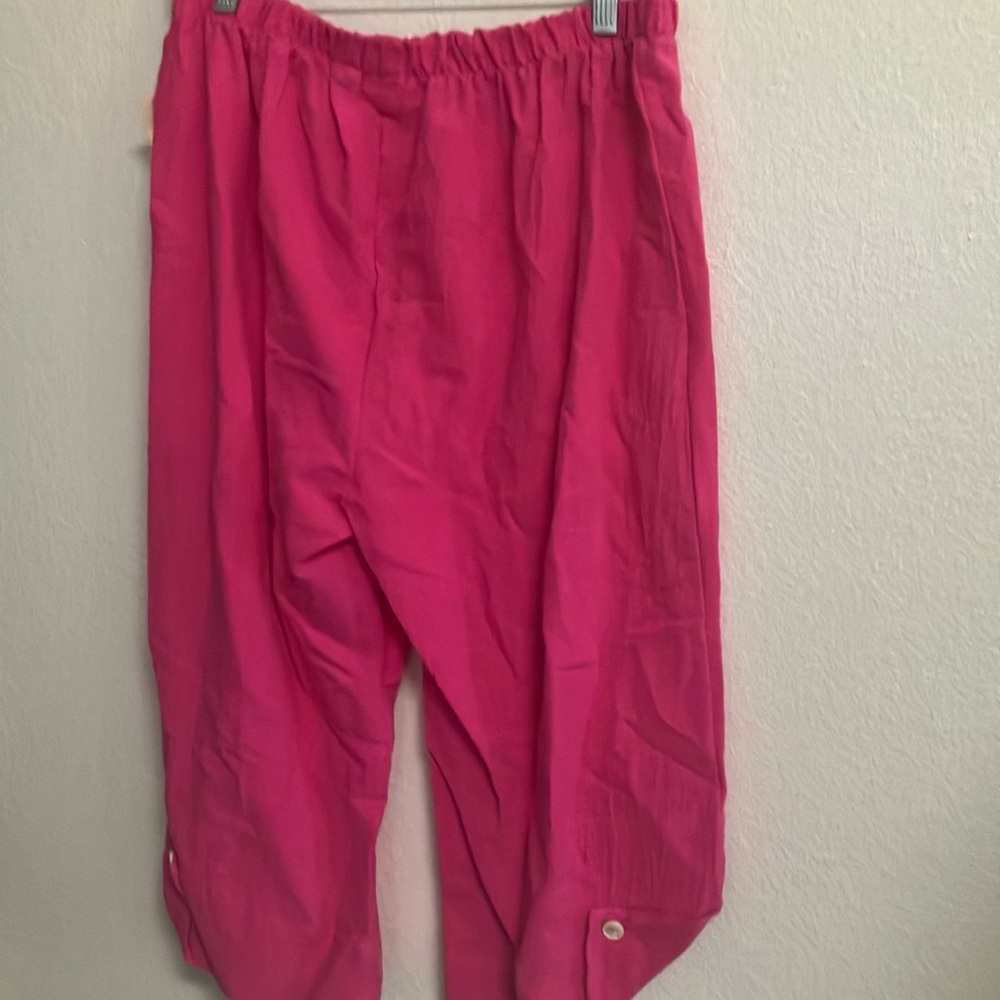FINAL MARKDOWN Ladies B’gauze fuchsia capris 1 small